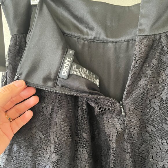 DKNY Sz 10 Black Silk Lace Lined Short Skirt Back Zip Flare Style Classic - Picture 6 of 9